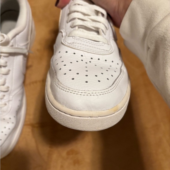 Women’s Nike White Athletic Shoes - Picture 9 of 9